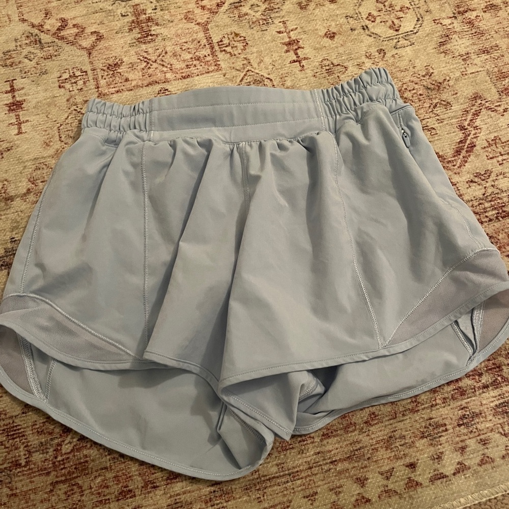lululemon 4 inch size 4 shorts in blue linen